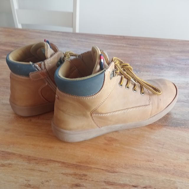 Botas niño marrones. Tommy Hilfiger. N. 38