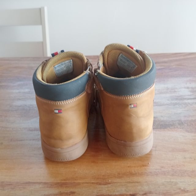 Botas niño marrones. Tommy Hilfiger. N. 38