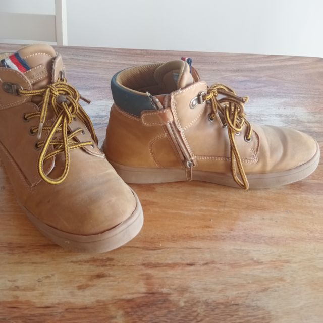 Botas niño marrones. Tommy Hilfiger. N. 38