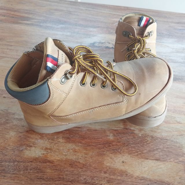 Botas niño marrones. Tommy Hilfiger. N. 38
