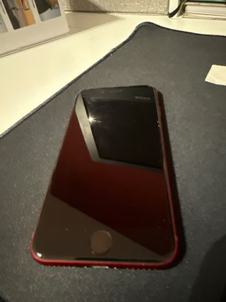 iPhone SE 2da Gen 64GB Rojo + 5 fundas
