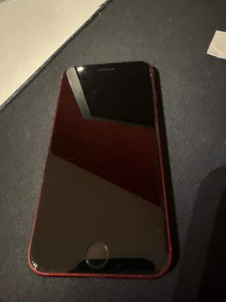 iPhone SE 2da Gen 64GB Rojo + 5 fundas
