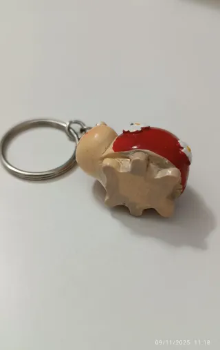 Portachiavi coccinella rossa con fiori