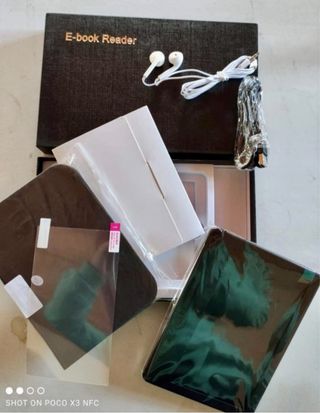 E-Book NUEVO + funda, auriculares 4GB