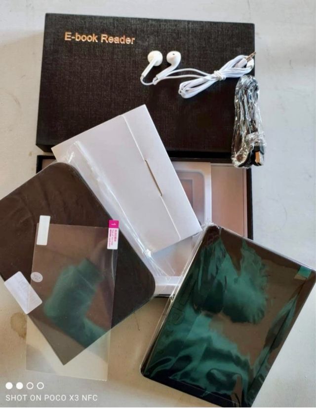 E-Book NUEVO + funda, auriculares 4GB