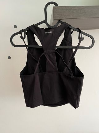 Top deportivo Domino negro