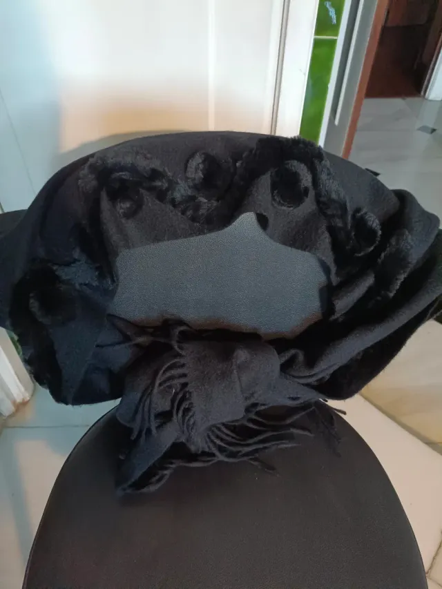 Chal/Estola Negra Franela Elegante