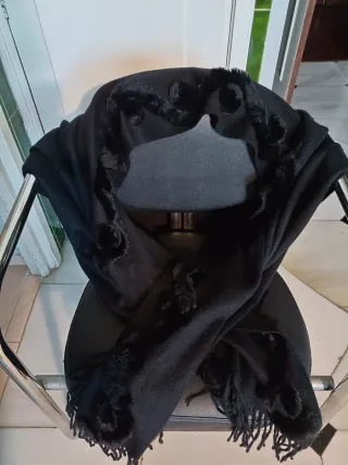 Chal/Estola Negra Franela Elegante