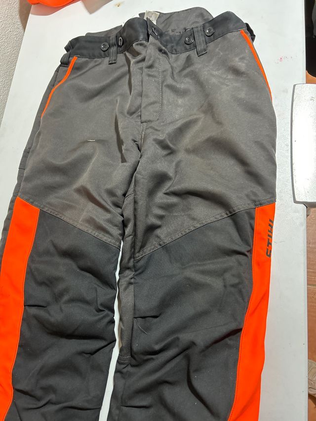 Pantalón de trabajo STIHL naranja y gris