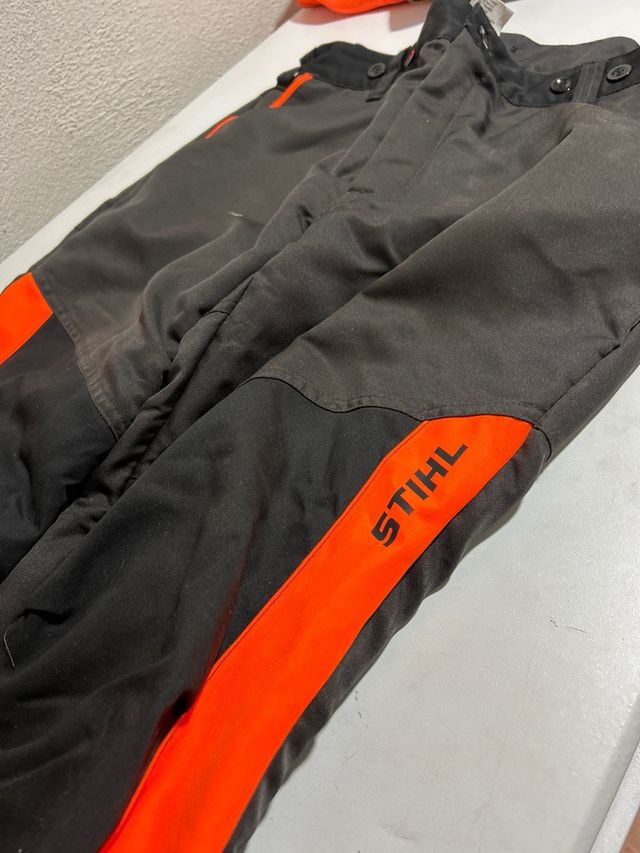 Pantalón de trabajo STIHL naranja y gris