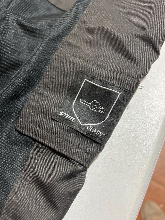 Pantalón de trabajo STIHL naranja y gris