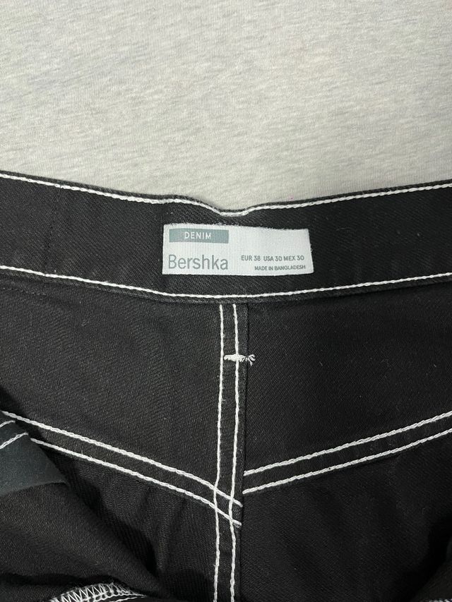 Bershka Shorts Vaqueros Blanco/Negro