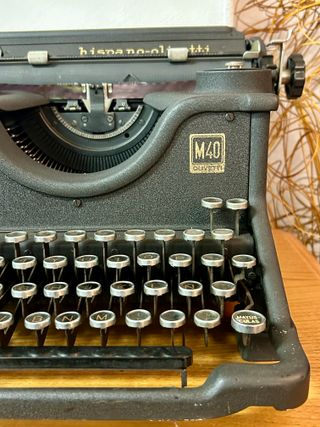 Máquina de escribir Hispano Olivetti M40