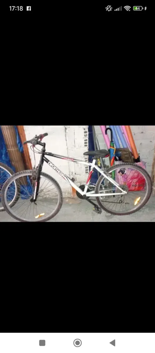 Bicicleta Decathlon Blanca y Negra