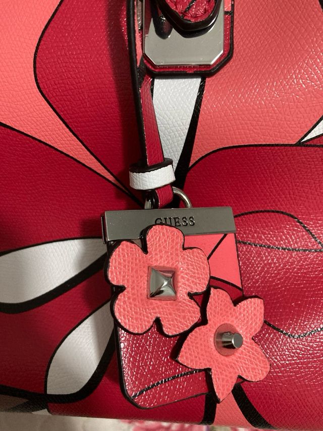 Borsa Guess floreale rosa e rossa
