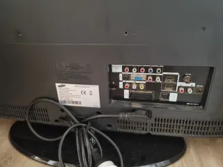 Samsung 32' TV con mando (necesita TDT)