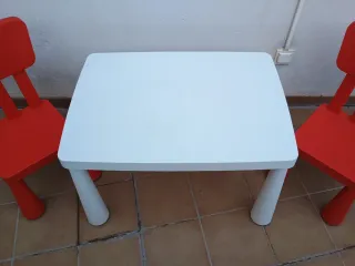 Mesa y 2 Sillas Infantiles Ikea Rojas