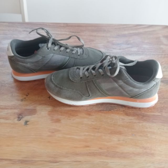 Zapatillas Levi's niño talla 37.