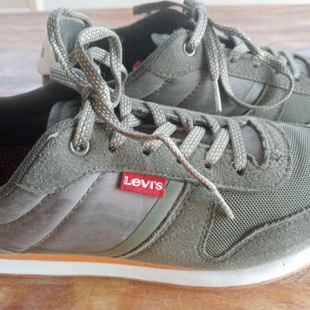Zapatillas Levi's niño talla 37.