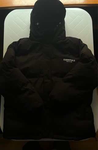 Abrigo ESSENTIALS Negro