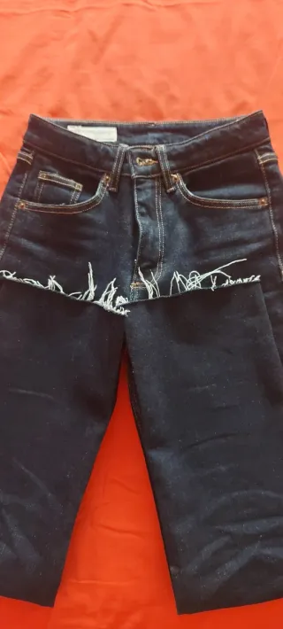 Pantalón vaquero azul oscuro crop