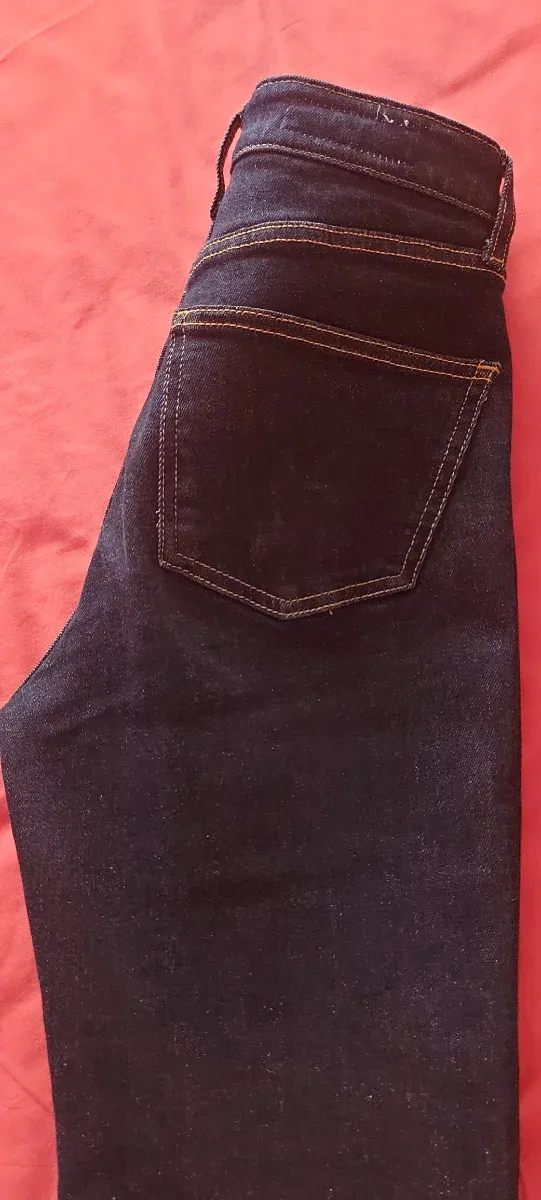 Pantalón vaquero azul oscuro crop