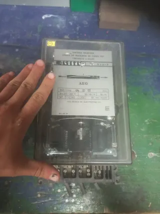 Contador Eléctrico AEG Trifásico 4 Hilos