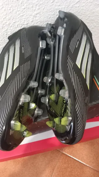 Botas de fútbol F50 Negras y Plateadas