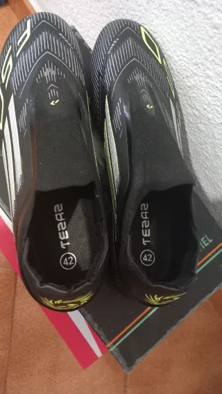 Botas de fútbol F50 Negras y Plateadas