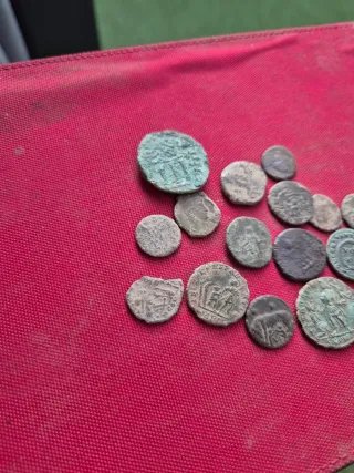 Lote de monedas romanas antiguas