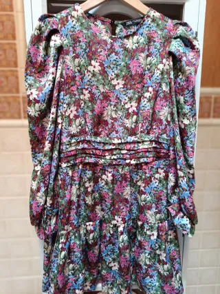 Vestido Zara flores manga abullonada