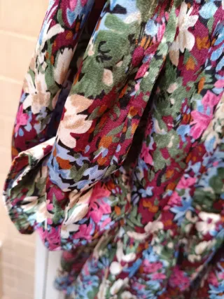 Vestido Zara flores manga abullonada