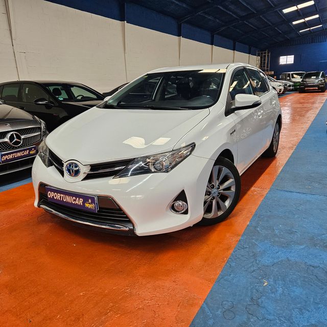 TOYOTA Auris Hybrid Advance