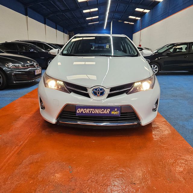 TOYOTA Auris Hybrid Advance