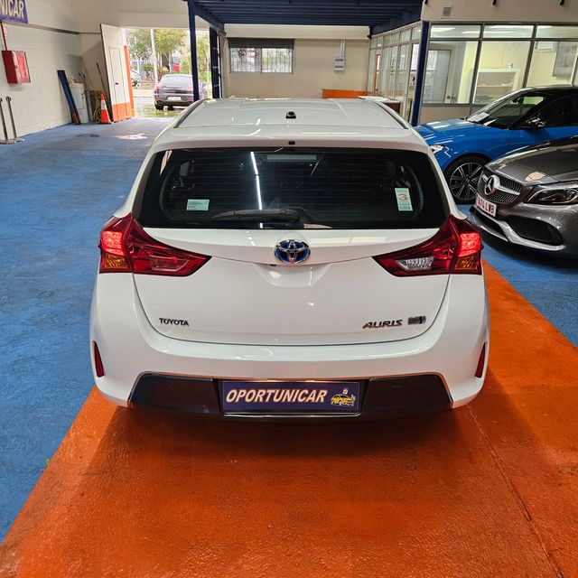 TOYOTA Auris Hybrid Advance