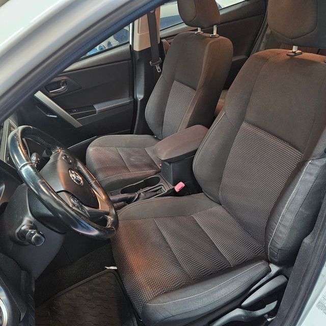 TOYOTA Auris Hybrid Advance