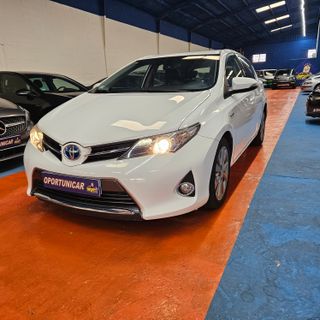 TOYOTA Auris Hybrid Advance