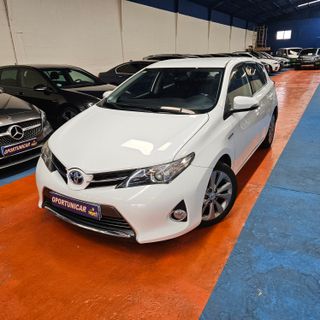 TOYOTA Auris Hybrid Advance