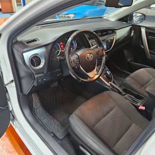 TOYOTA Auris Hybrid Advance