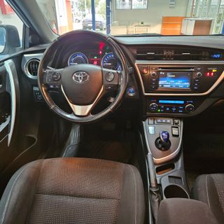 TOYOTA Auris Hybrid Advance