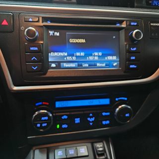 TOYOTA Auris Hybrid Advance