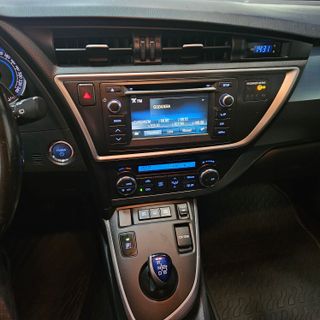 TOYOTA Auris Hybrid Advance
