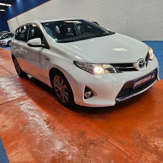 TOYOTA Auris Hybrid Advance