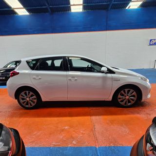 TOYOTA Auris Hybrid Advance