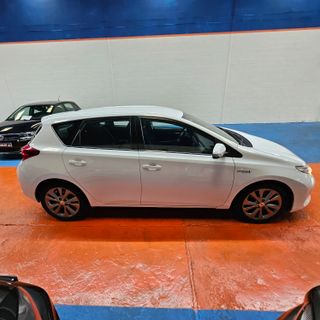 TOYOTA Auris Hybrid Advance