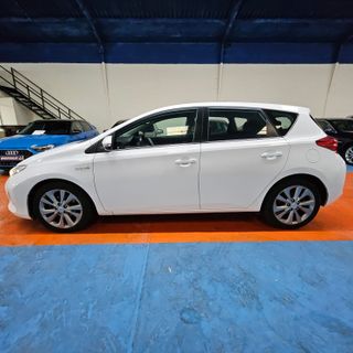 TOYOTA Auris Hybrid Advance
