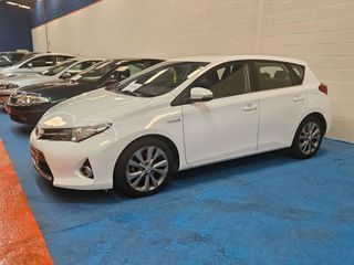 TOYOTA Auris Hybrid Advance