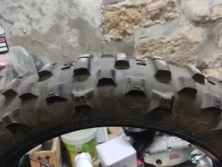 Neumático Michelin 140/80/18 Medium