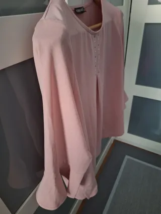 Blusa/Camisa con detalle.