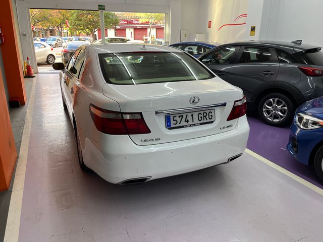 Lexus LS 460